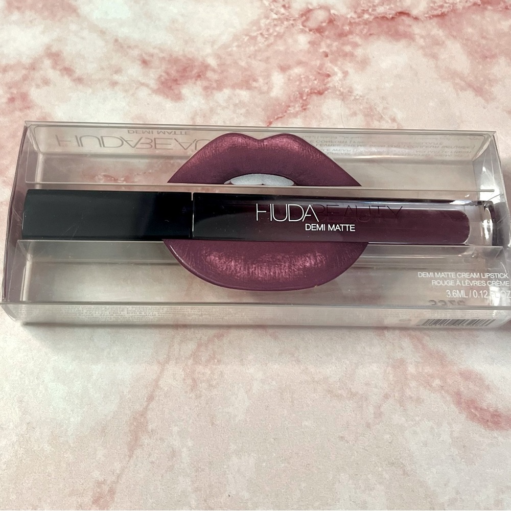 Huda Demi Matte Liquid Lipstick in Shade Bawse